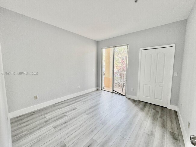 Building Photo - 120 Jacaranda Country Club Dr