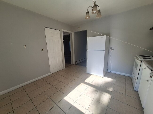 Building Photo - Charming 3 bedroom ranch