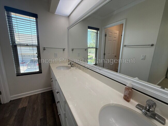 Building Photo - 694 Deerhunter Ln
