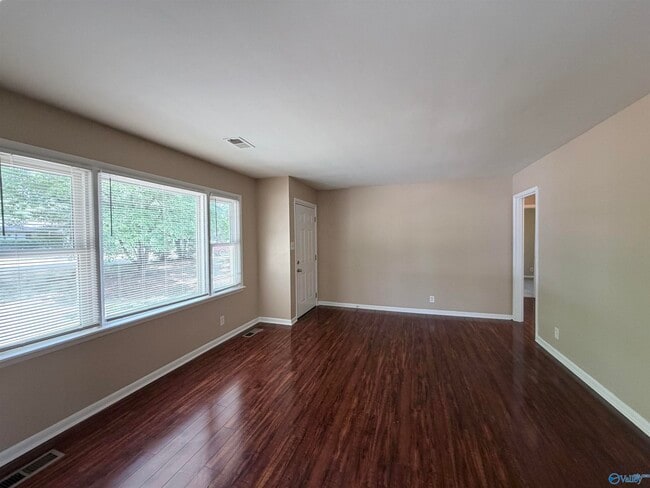 Building Photo - 2205 Glen Iris Rd NW