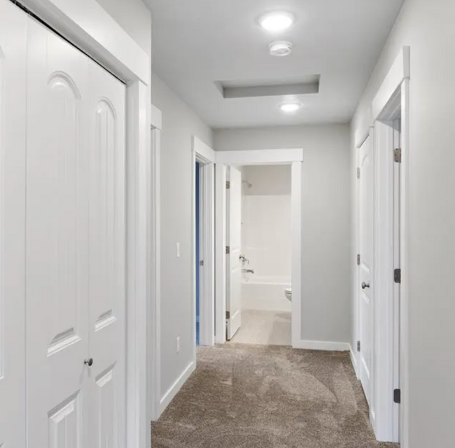 Building Photo - Charming 3-Bedroom Townhouse in the Heart ...