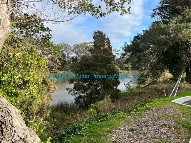 Building Photo - 360-370 10th Avenue