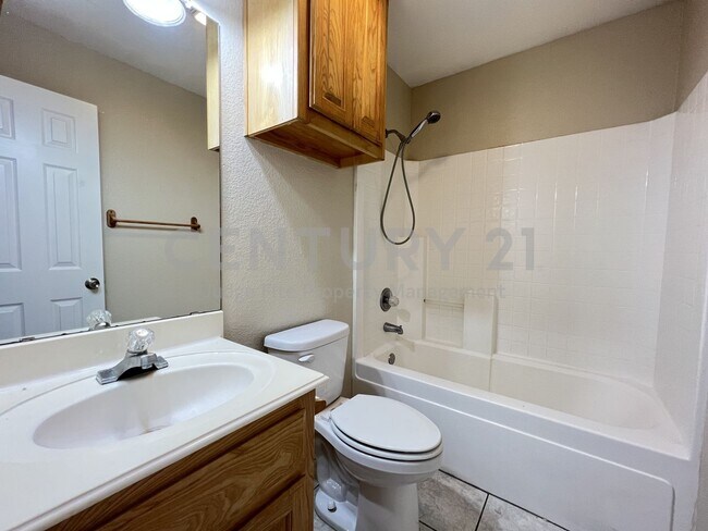 Building Photo - Charm-Filled 3/2/2 in Springtown ISD For Rent!