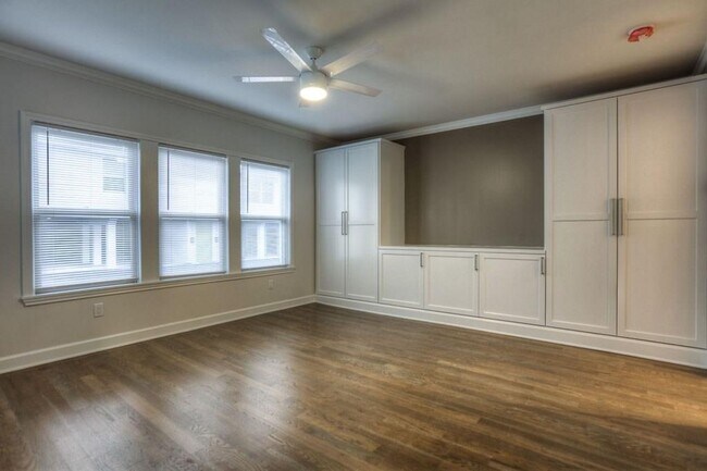 Building Photo - 1341 Cortlandt St