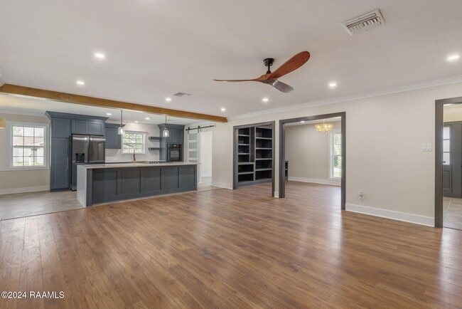 Building Photo - 300 Robert Lee Cir