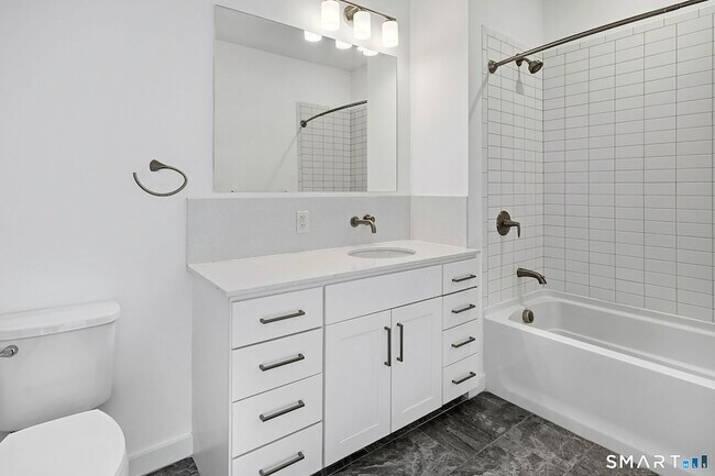 Building Photo - 19 Day St