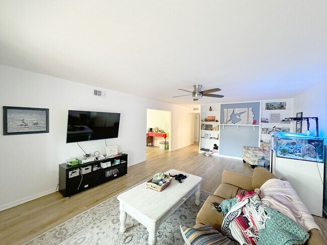 Building Photo - Beautiful, Renovated 4 Bedroom, 2 Bathroom...