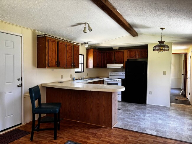 Building Photo - 499 Tanzman Rd