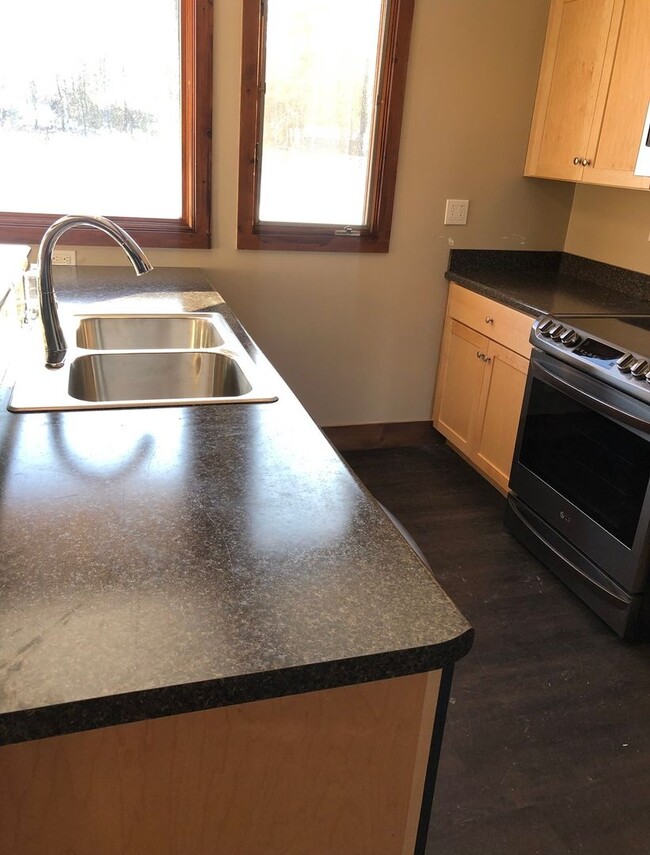 Building Photo - 350 US-7