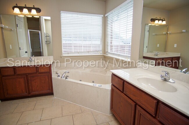 Building Photo - FOR LEASE | Broken Arrow | 3 Bed, 2 Bath H...