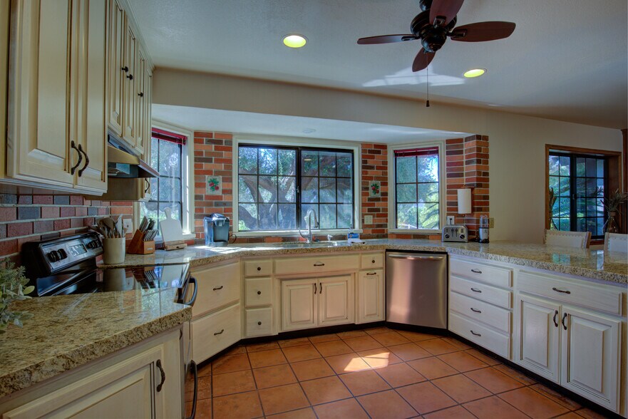 Building Photo - 33180 Vino Way