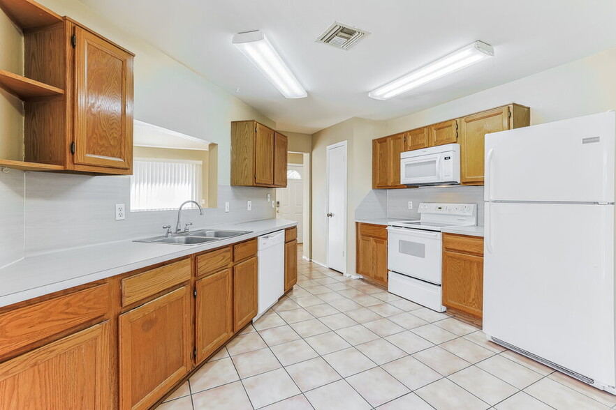 Building Photo - 549 N Granite St