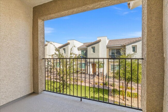 Building Photo - Spacious 3 Bd, 2Bath Open Concept, Community Amenities and more!