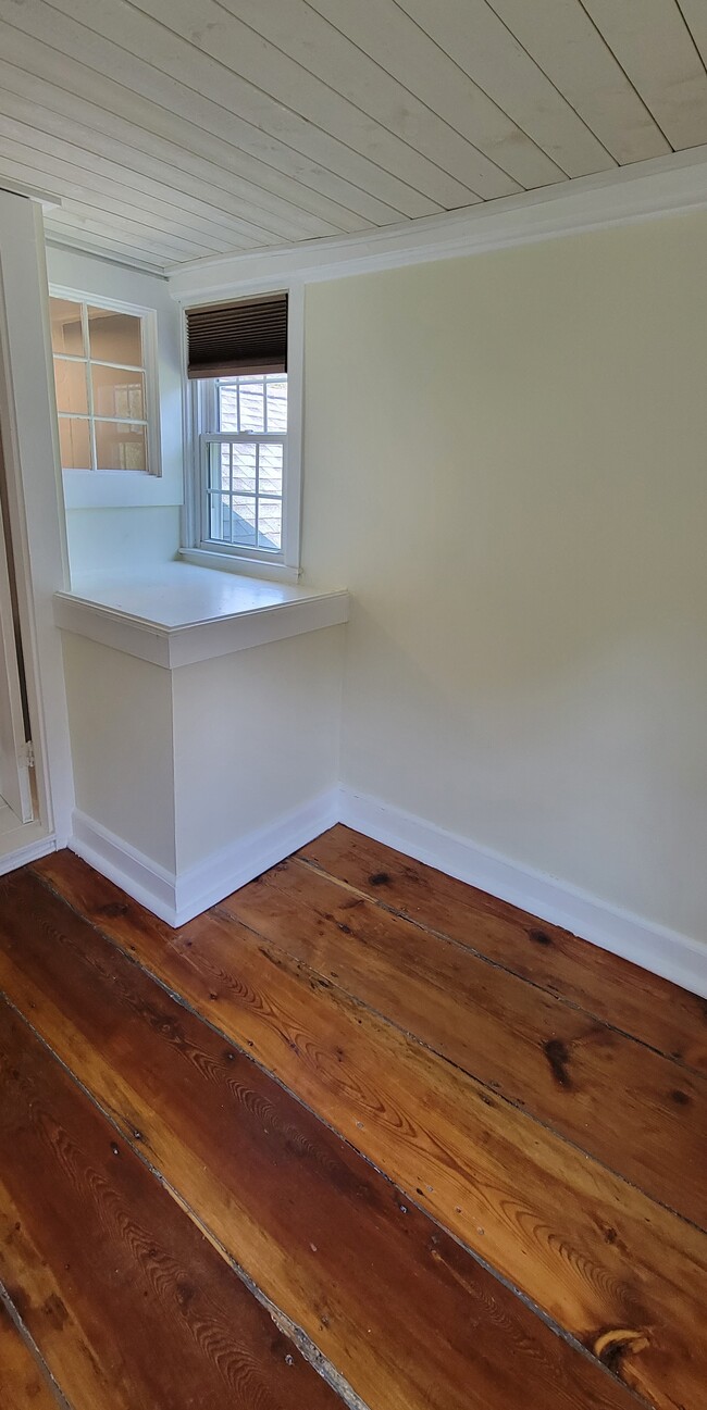 Building Photo - 45 Elm St