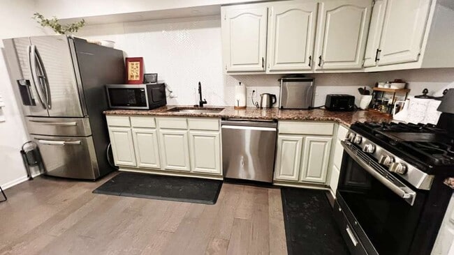 Building Photo - 1065 Hiawatha Dr