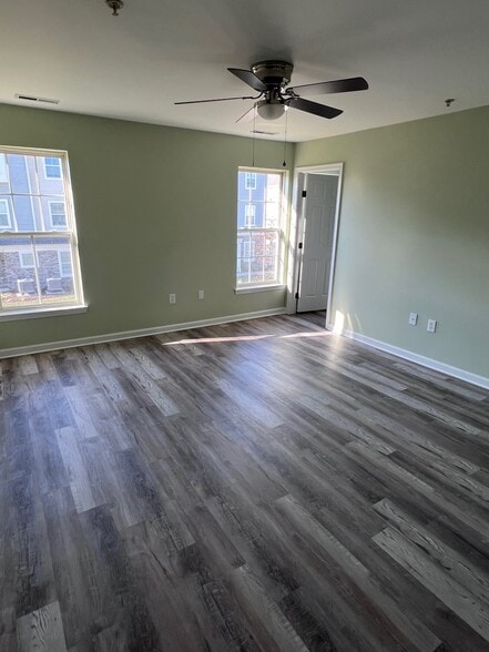 Building Photo - 1011 Meadow View Dr