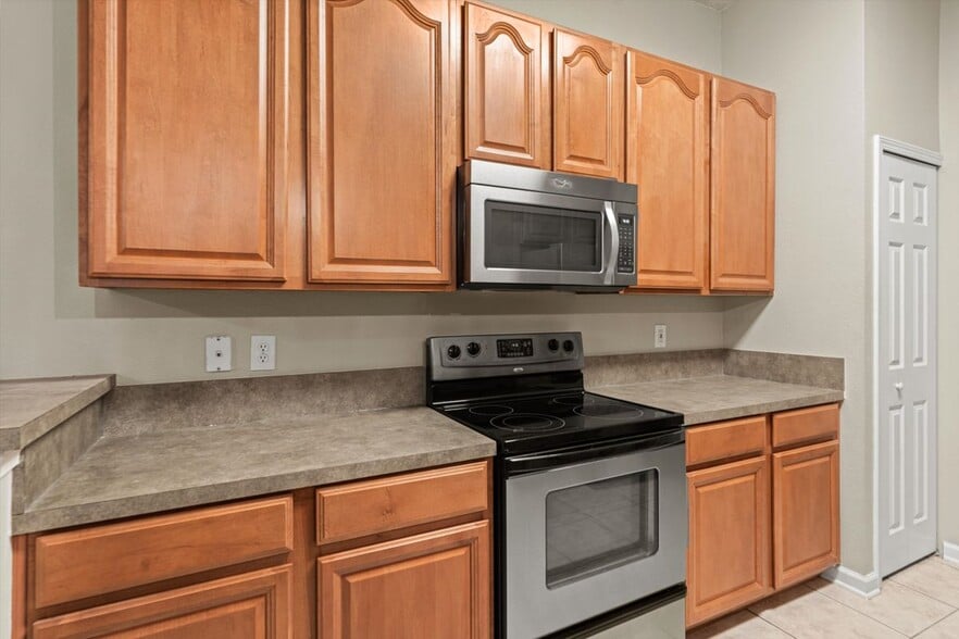 Building Photo - 7043 Deer Lodge Cir