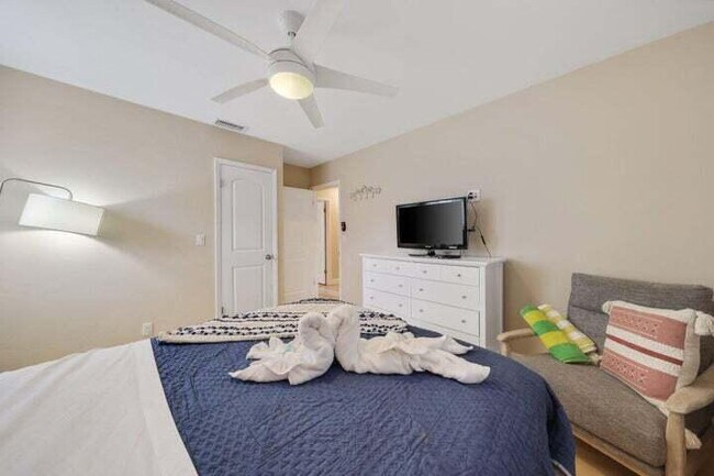 Building Photo - 513 Curlew Rd