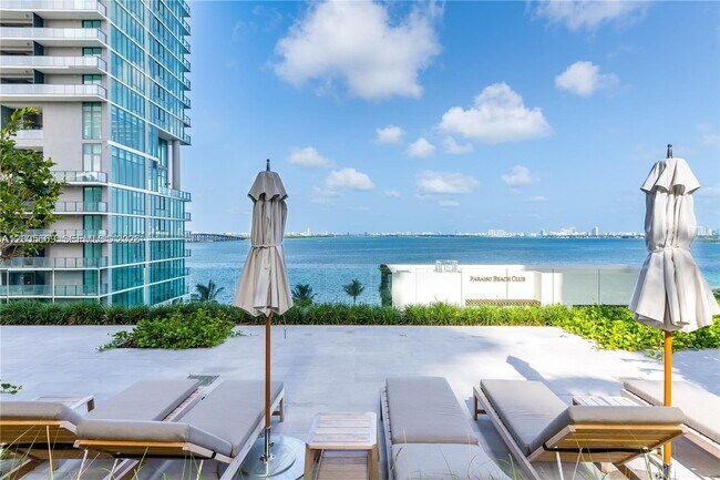 Building Photo - 650 NE 32nd St