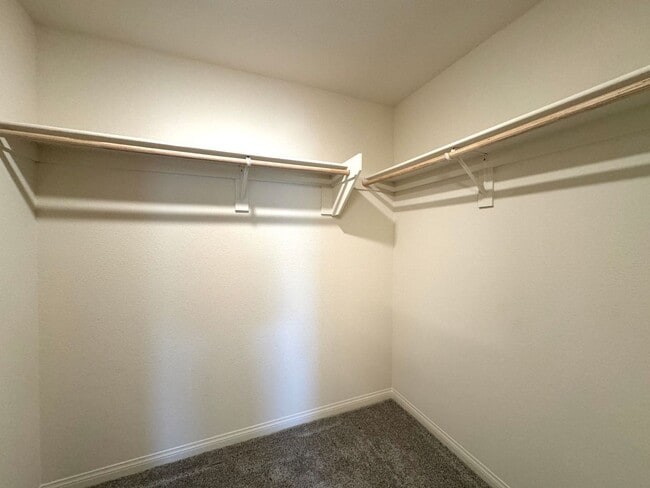 Building Photo - 2662 Champagne Gold Ave