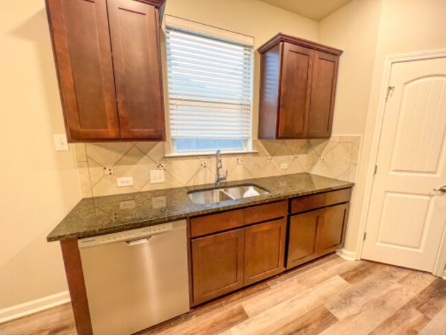 Building Photo - 524 Cautillion Dr