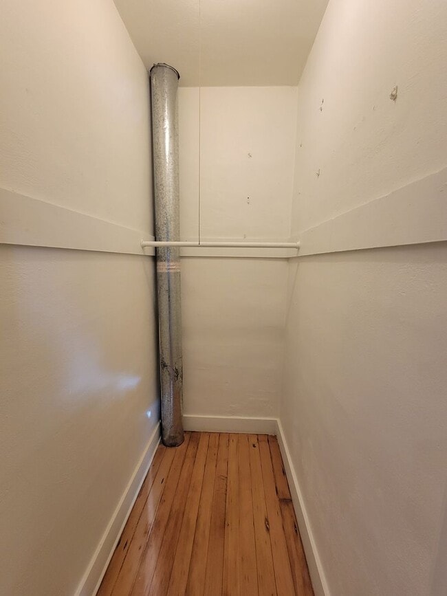 Building Photo - Don’t Miss This! Spacious 2 Bed, 2 Bath in North Portland