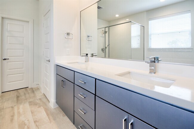 Building Photo - 1909 Maury St