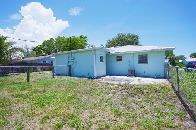 Building Photo - 1193 S Alhambra Cir
