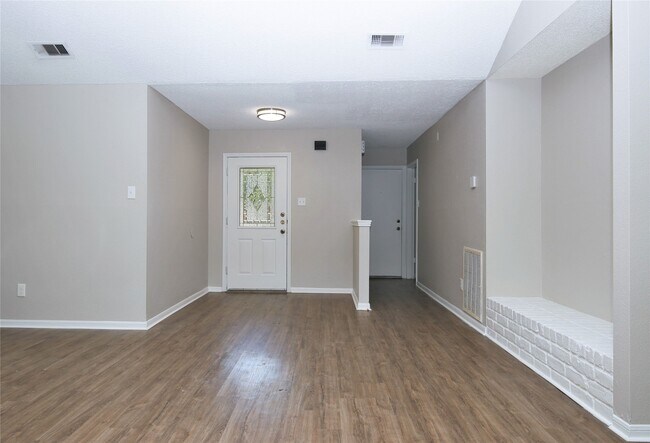 Building Photo - 7814 Barnhill Dr