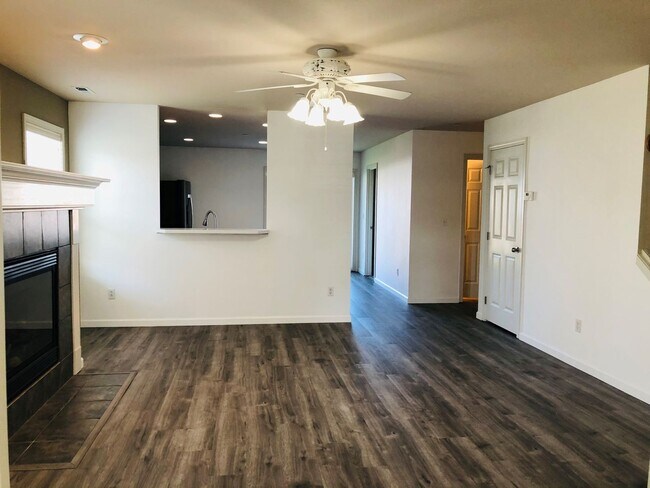 Building Photo - Lovely DuPont home, 3 beds, 2.5 baths