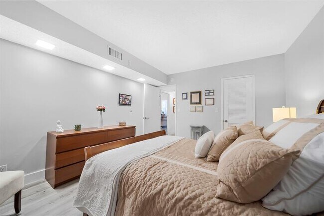 Building Photo - 903 Cypress Grove Dr