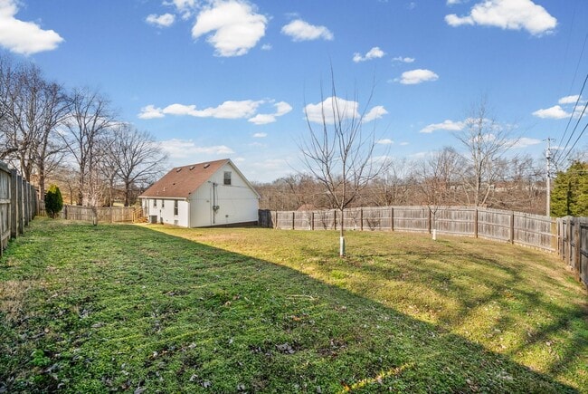 Building Photo - 564 Briarwood Dr