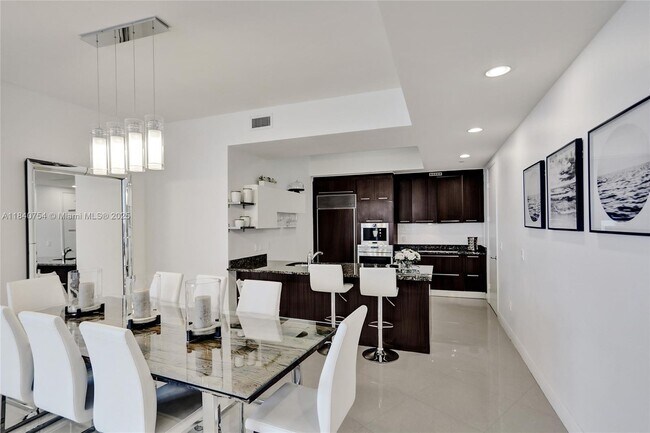 Building Photo - 15901 Collins Ave