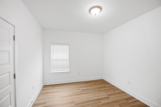 Building Photo - 21073 Teluga Ave