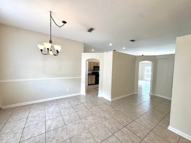 Building Photo - 12850 Chets Creek Dr N
