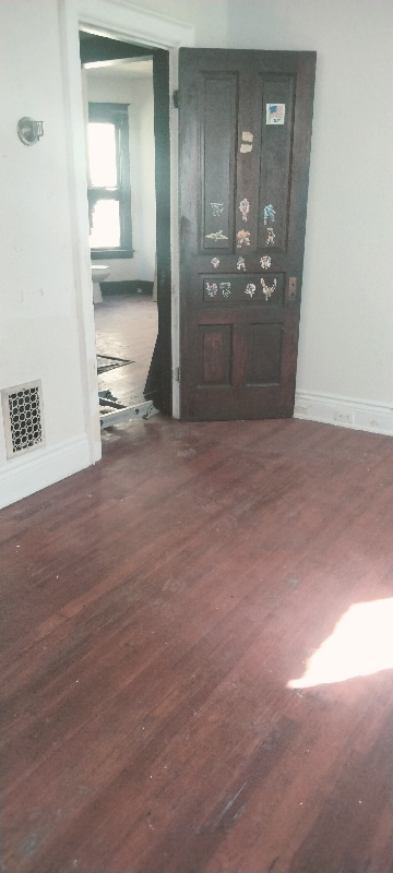 Primary Photo - 476 E Ferry St