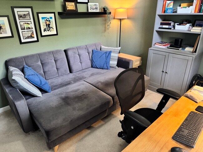 Building Photo - 8035 Lee Dr