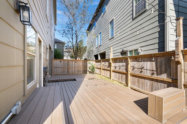 Building Photo - 1102 Patterson St