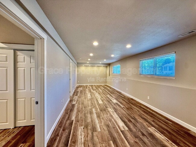 Building Photo - 10010 Bryant Ct