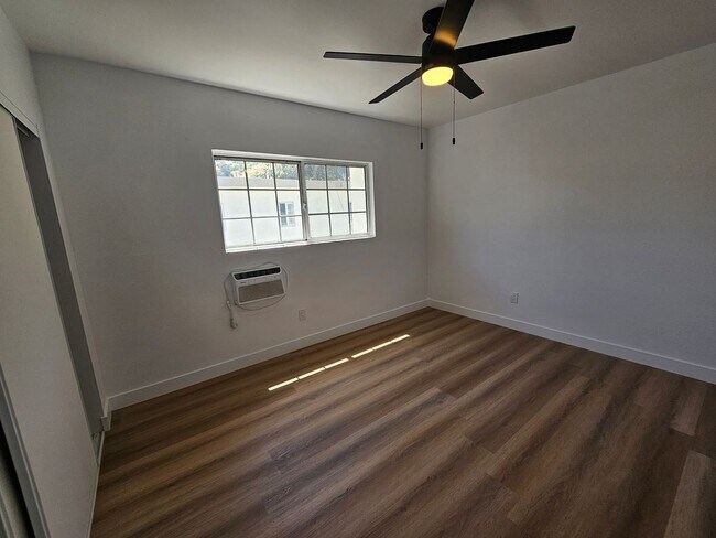 Building Photo - 245 E Ave 38