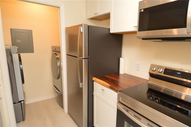 Building Photo - 10263 Gandy Blvd N