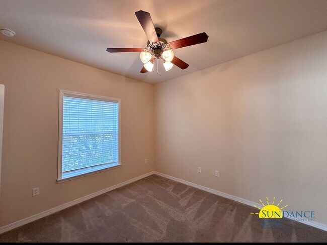 Building Photo - Stunning  3 Bedroom Townhouse in Fort Walton
