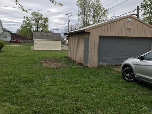 Building Photo - 3 bedrooms 2 baths