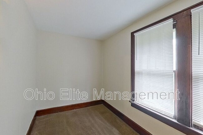 Building Photo - 461 Reinhard Ave