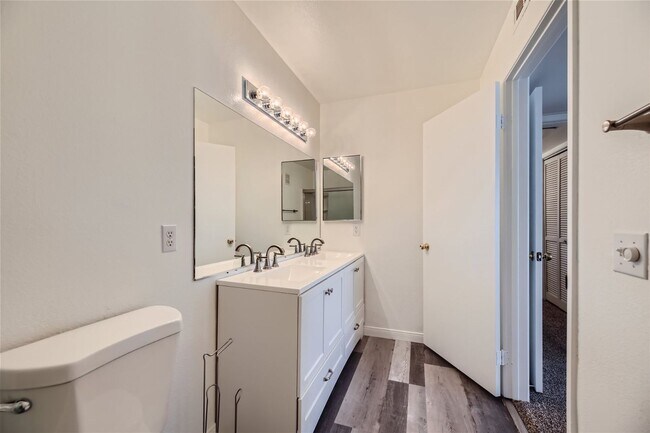 Building Photo - Beautiful Condo in Gated Community - Near Harry Reid Airport