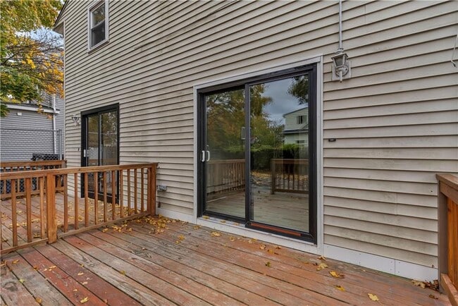 Building Photo - 107 Roosevelt St