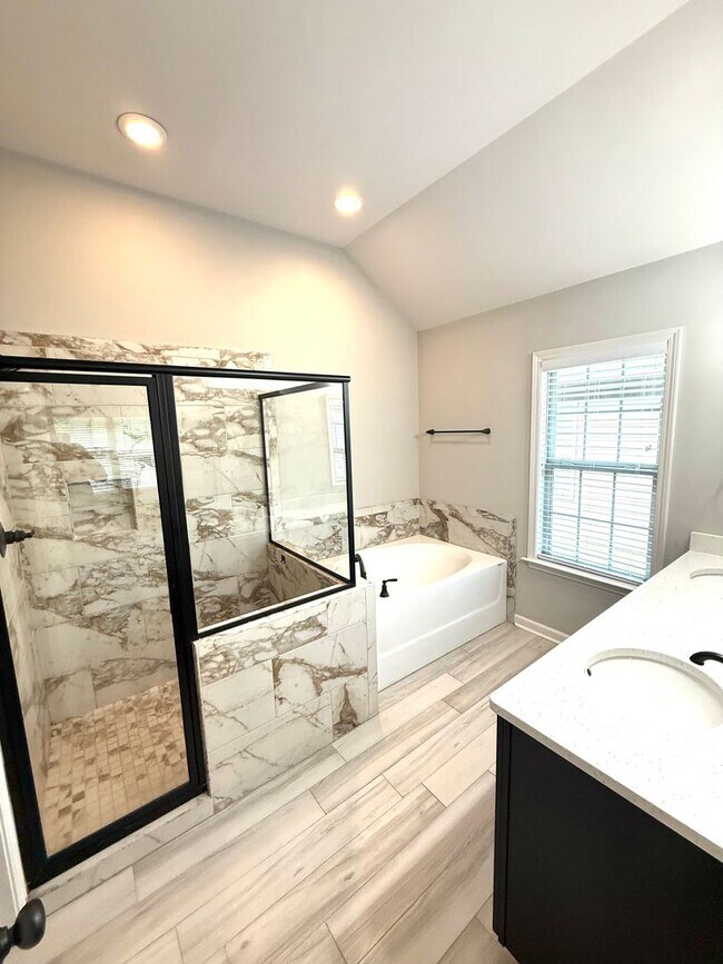 Building Photo - ** 3 Bed 2 Bath located in StoneyBrooke Pl...