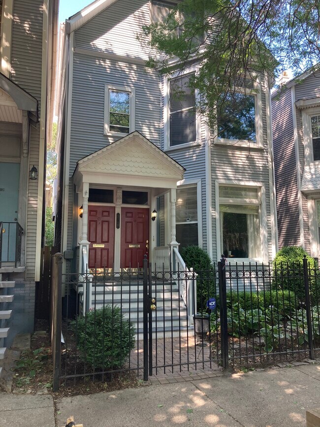 Primary Photo - 2744 N Seminary Ave