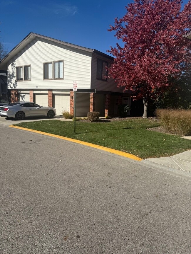 Building Photo - 1319 Kingsbury Dr