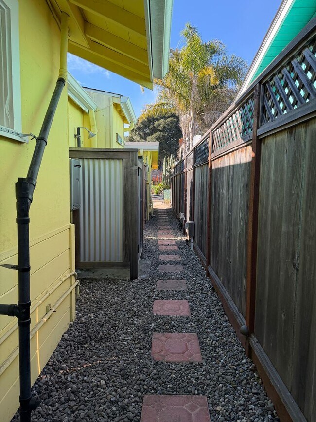 Building Photo - 721 37th Ave